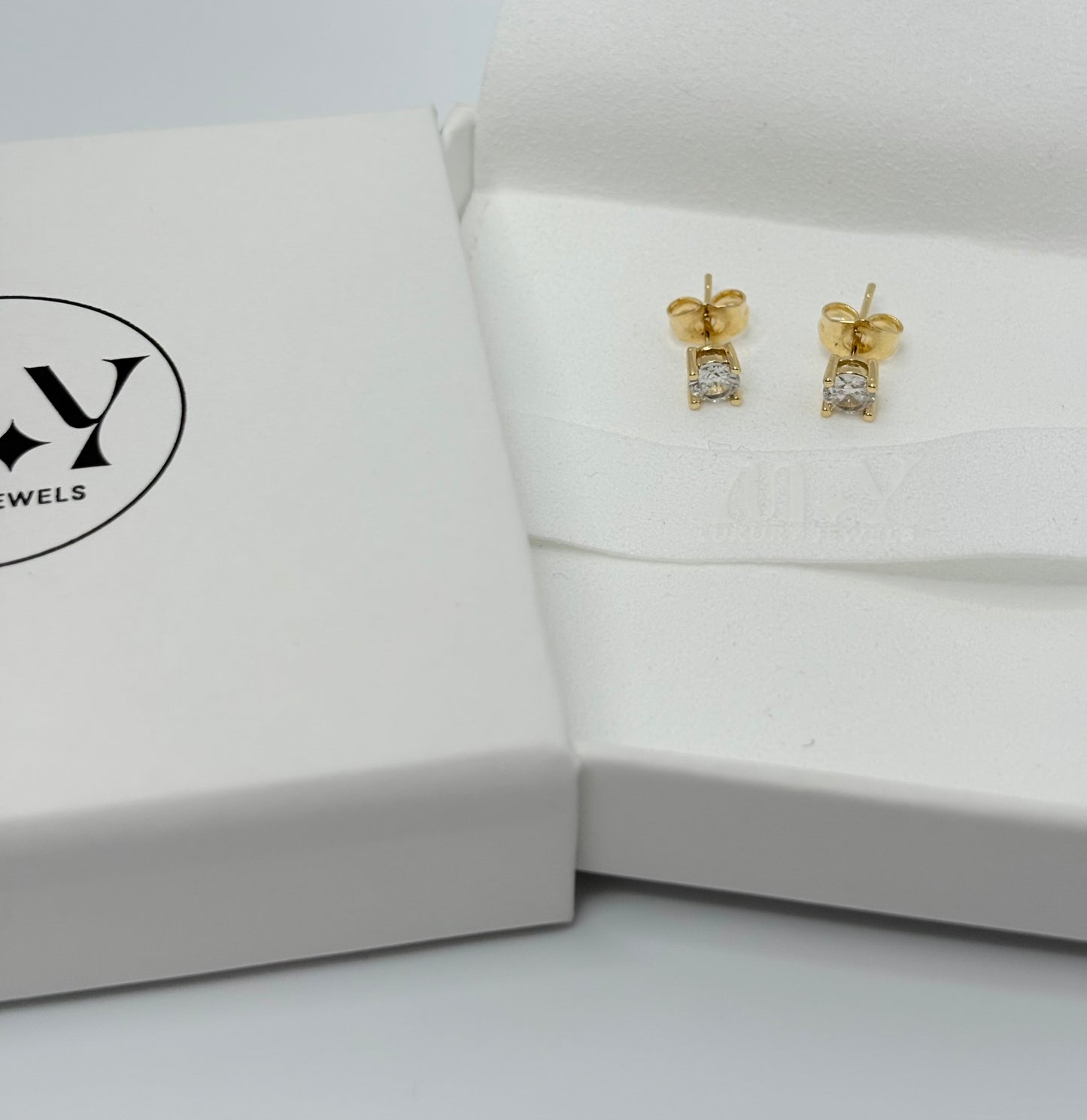 5MM 18k Basket Setting Gold Stud Earrings
