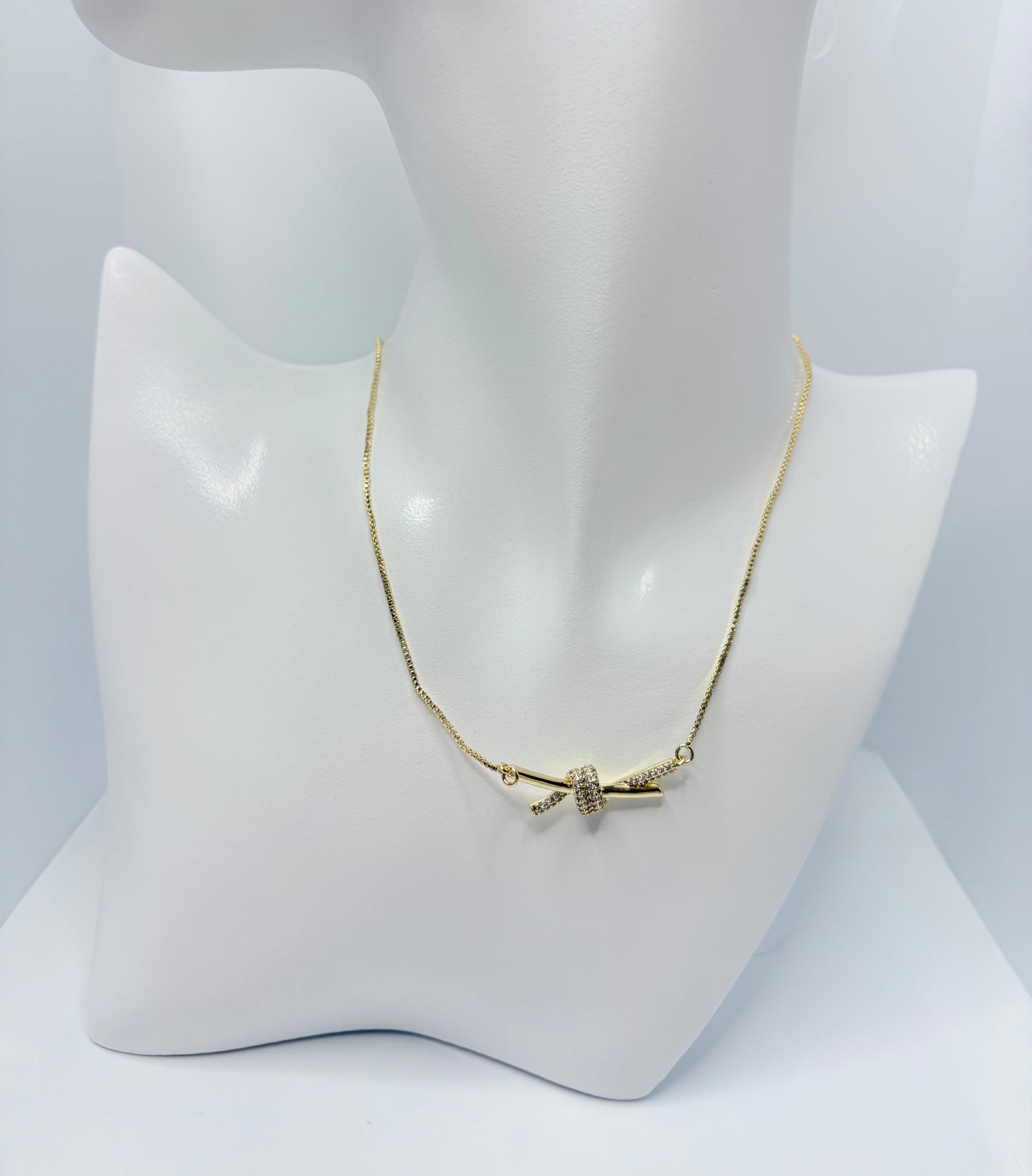 18k Gold Pave Knot Short Necklace
