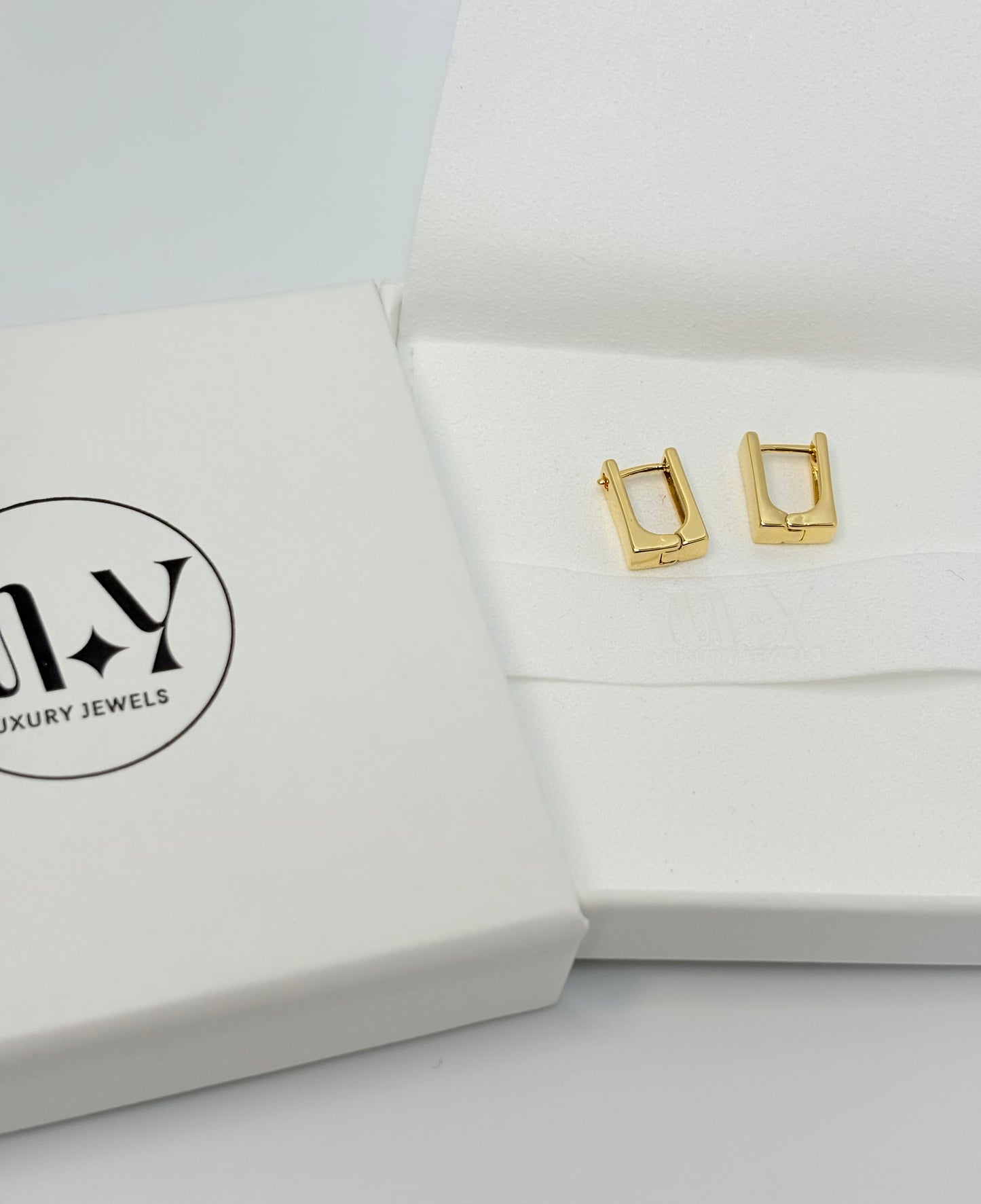 18k Gold Huggie Hoop Earrings
