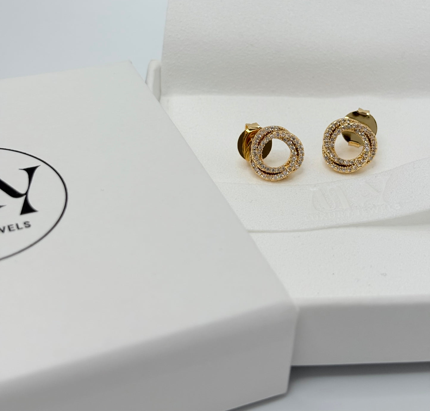 18k Gold Circle Pave Stud Earrings