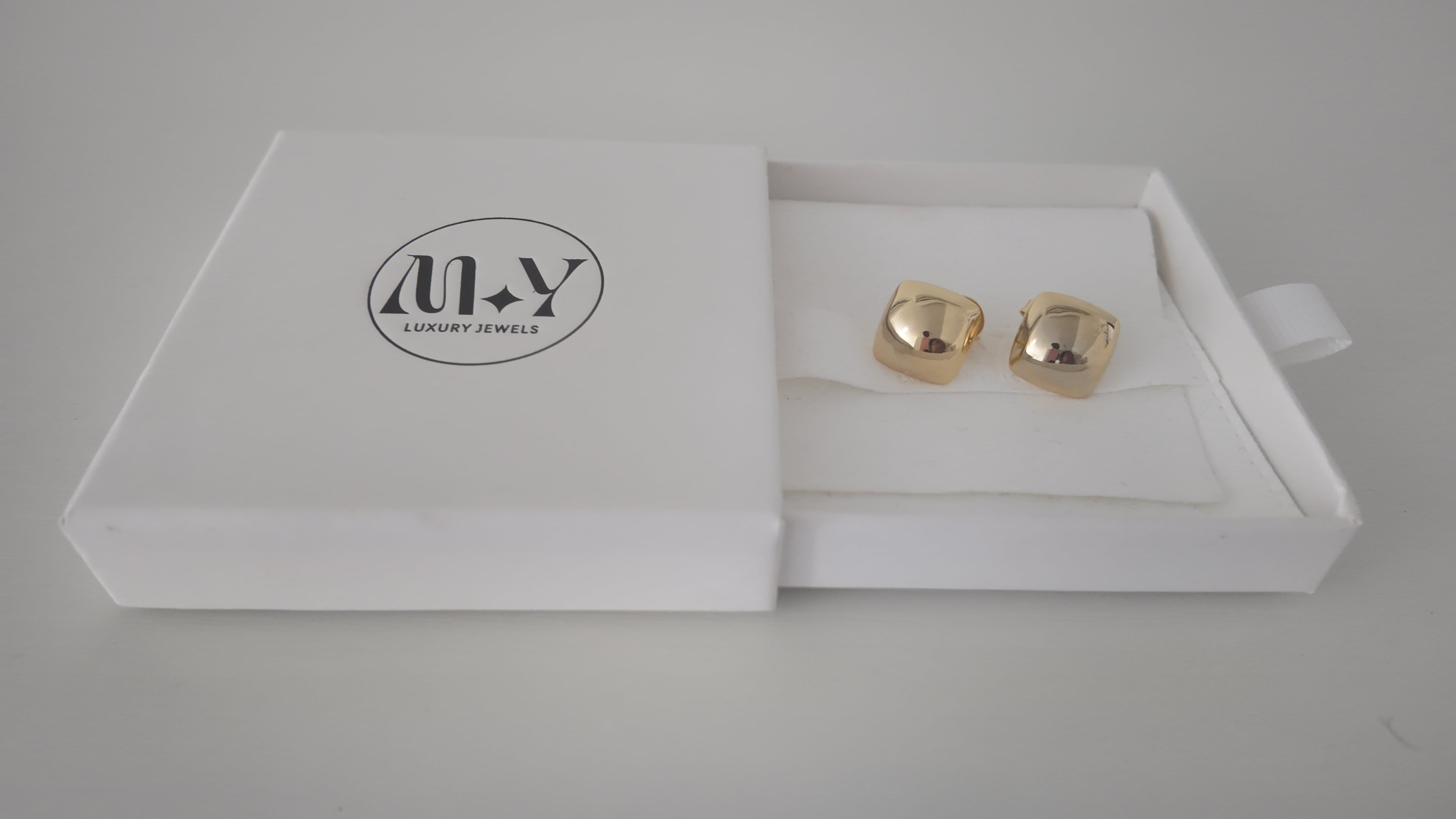 18k Gold Rhombus Stud Earrings