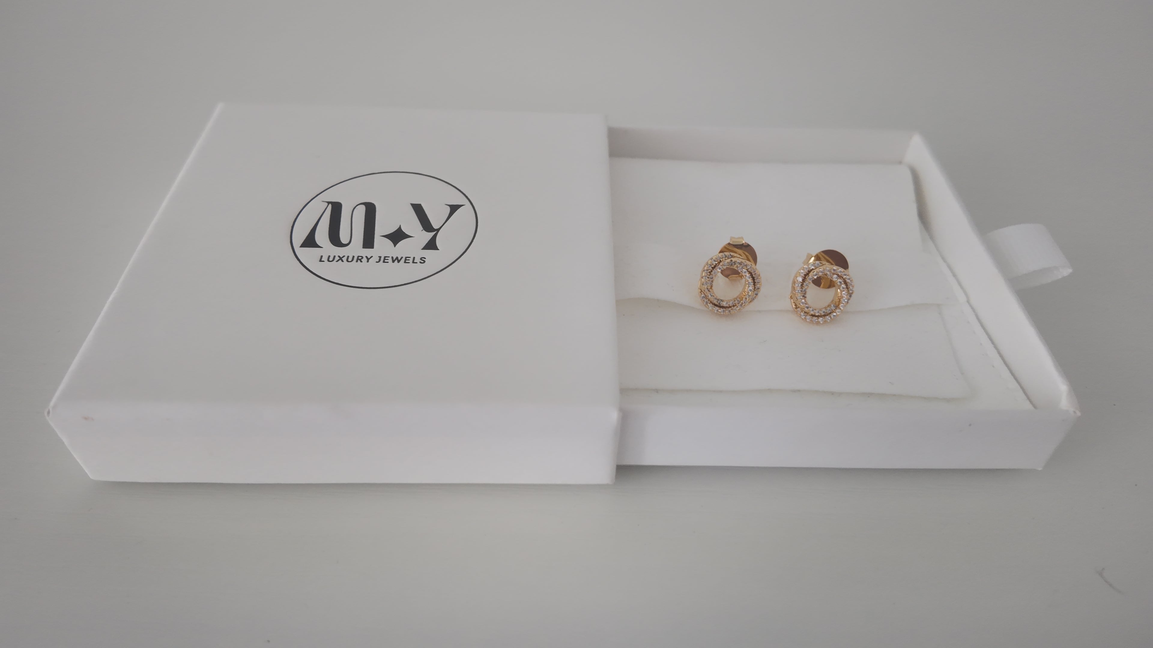 18k Gold Circle Pave Stud Earrings