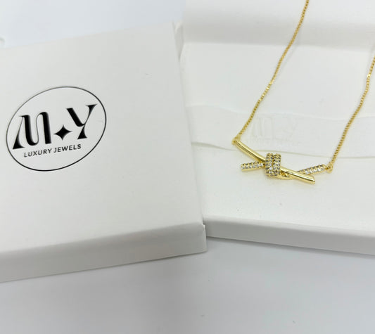 18k Gold Pave Knot Short Necklace