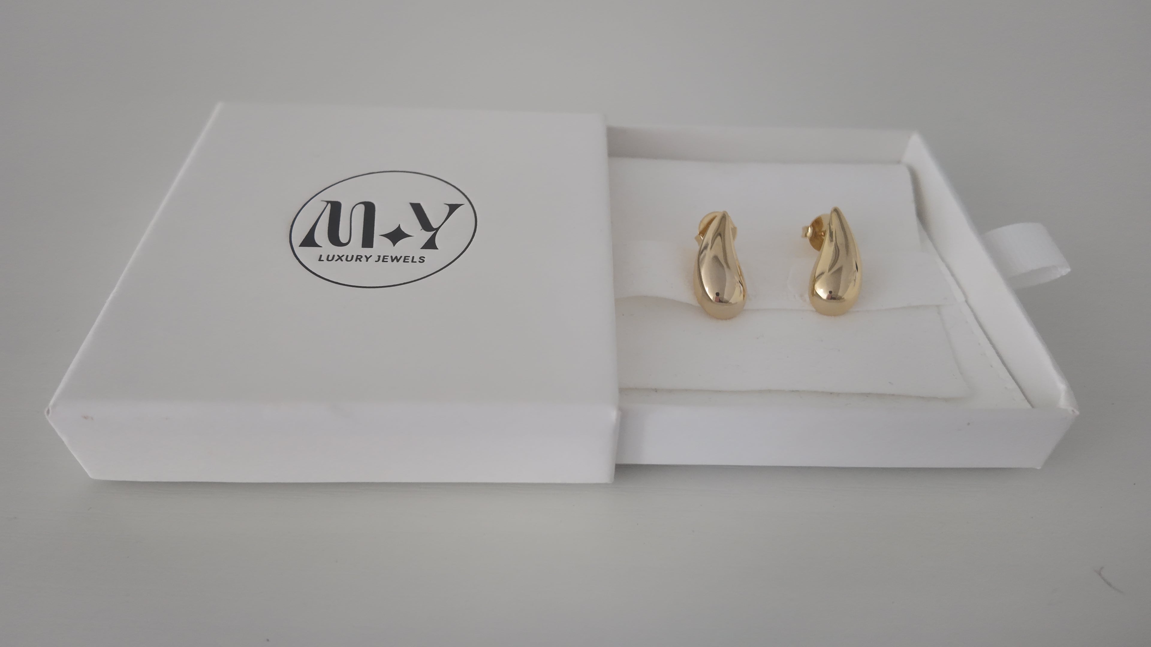 18k Gold Teardrop Earrings