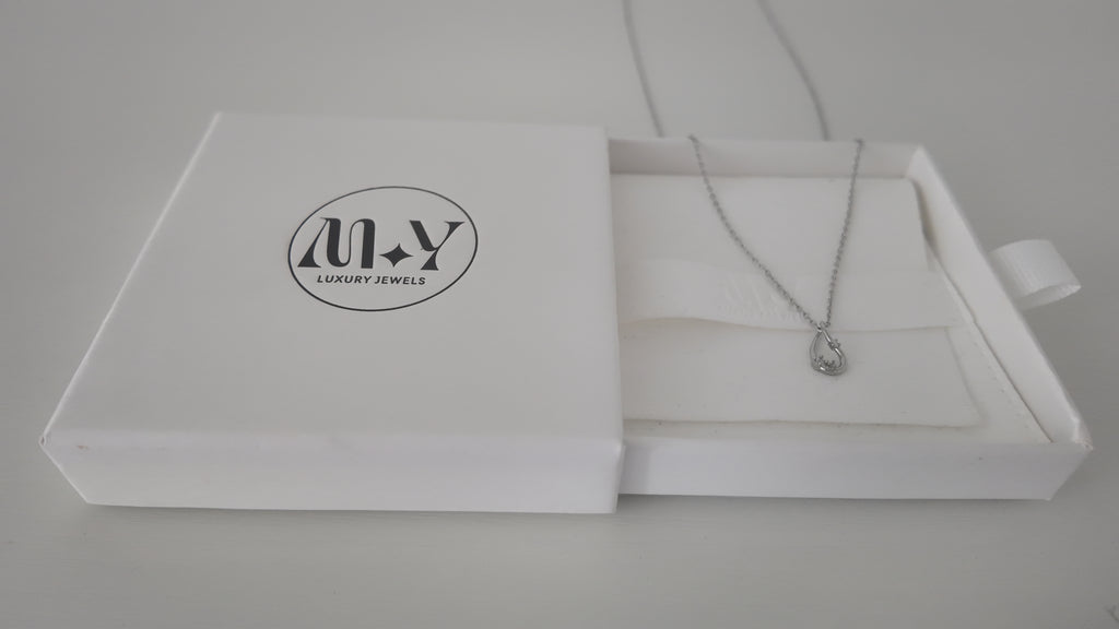 Stone Teardrop Pendant Short Necklace