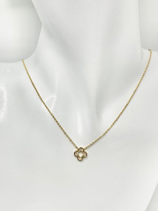 Quatrefoil Clover Stone Pendant Short Chain Necklace