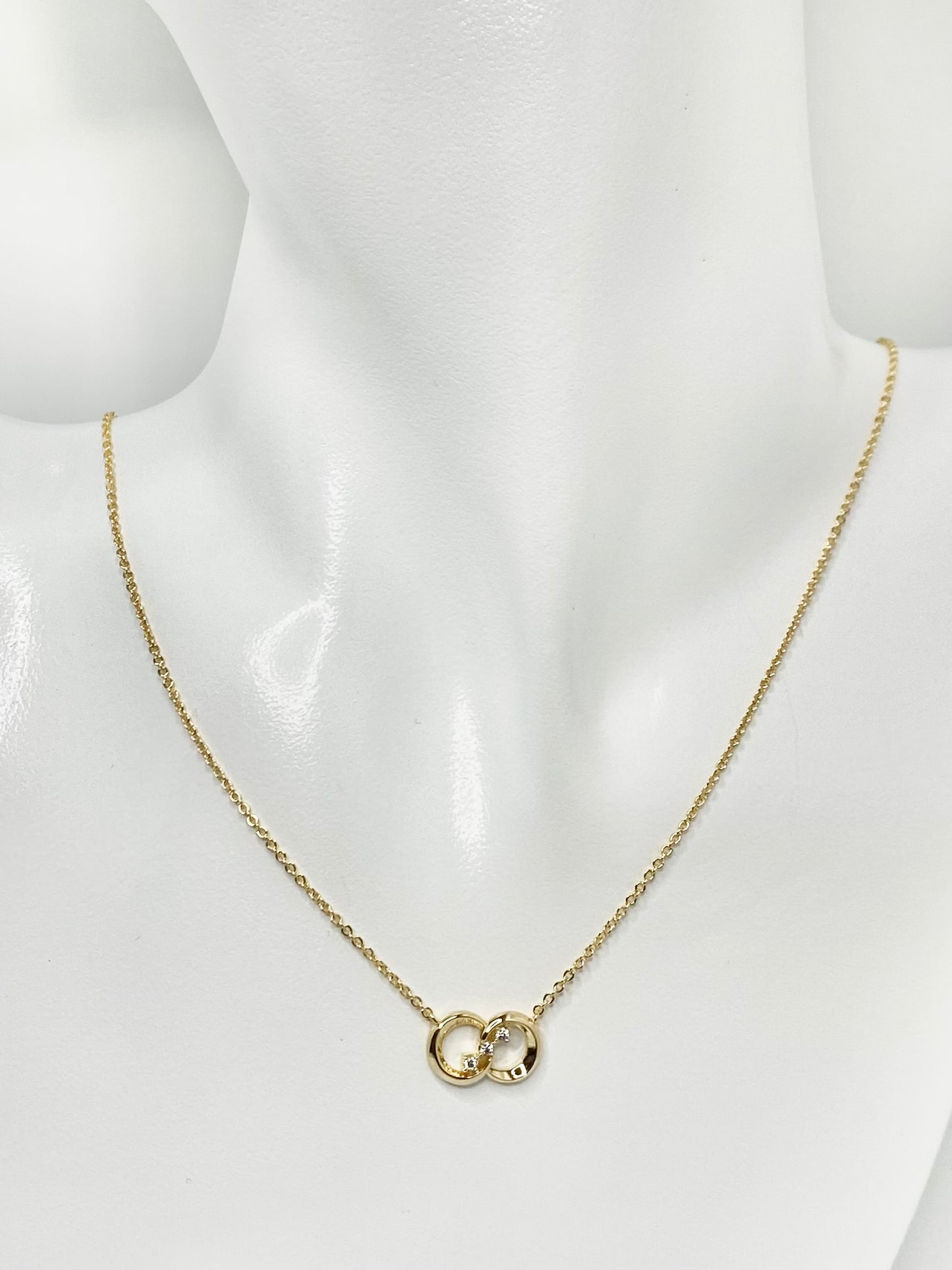 Pave Linked Circle Pendant Short Necklace