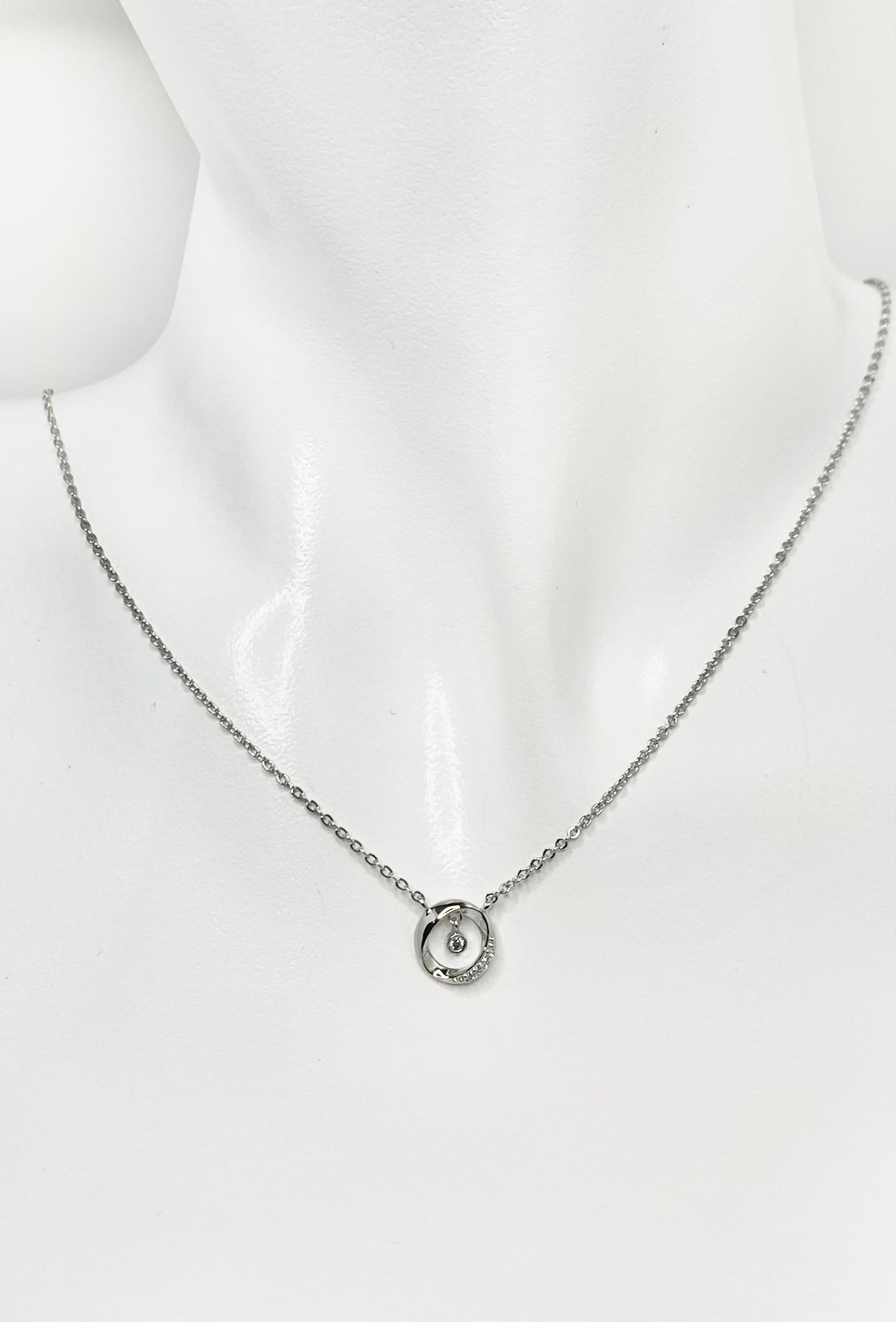 Pave Circle With Pearl Pendant Short Necklace